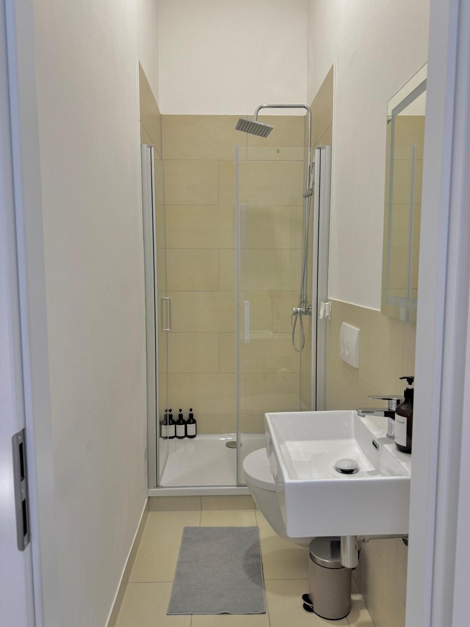 Heaven Homes - Doppelzimmer Mit Eigenem Bad Dusseldorf Bagian luar foto
